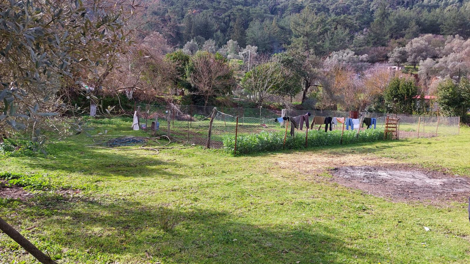 SATILIK 1.847 M2 ARSA VE İÇİNDE BİNA